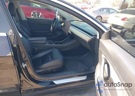 2020 Tesla Model 3 Standard Range Plus Rear-Wheel Drive/Standard Range Rear-Wheel Drive z USA, uszkodzony, nr VIN 5YJ3E1EA5LF739053